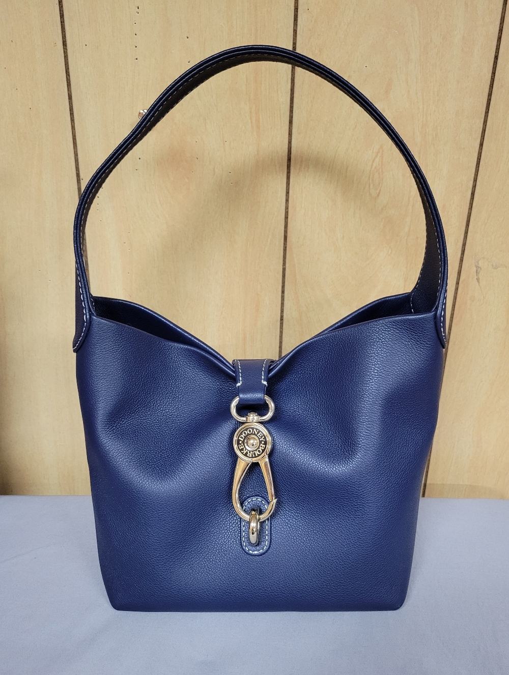 Dooney & Bourke Pebble Grain Small Logo Lock Sac